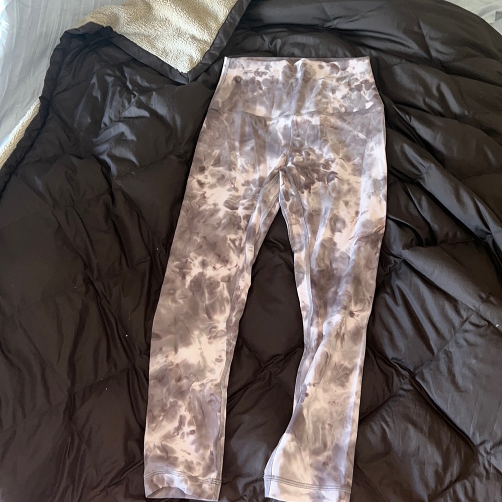 lululemon Align™ High-Rise Crop 21"
Size 4; Like new. See 3rd pic for color